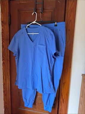 NWOT Med couture set